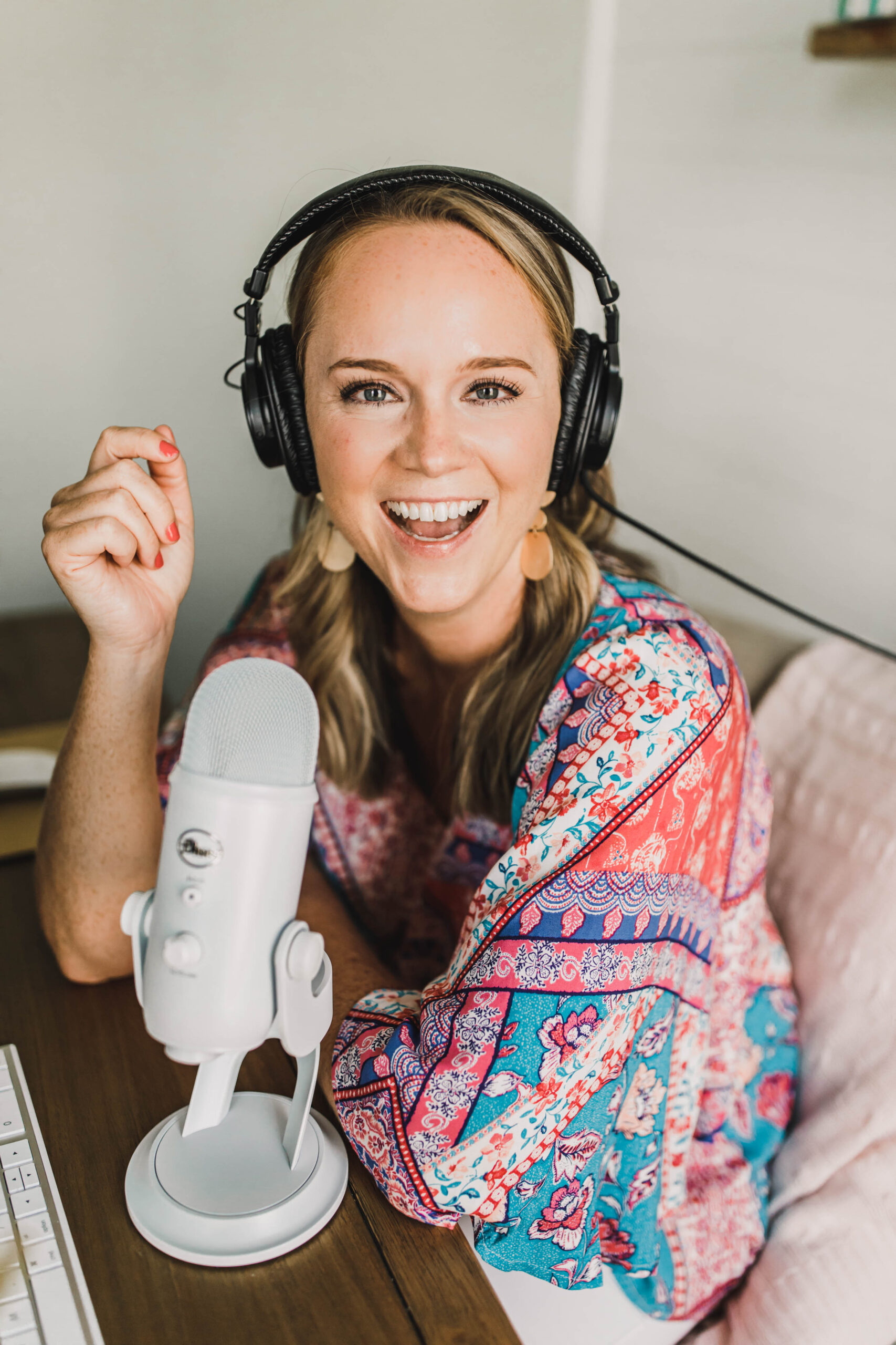 How to Land your First 5 Guest Podcast Appearances ft. Sara Whittaker | The Business Edit™ Podcast with Jade Boyd